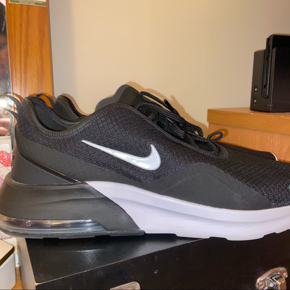 Black Nike Shoes